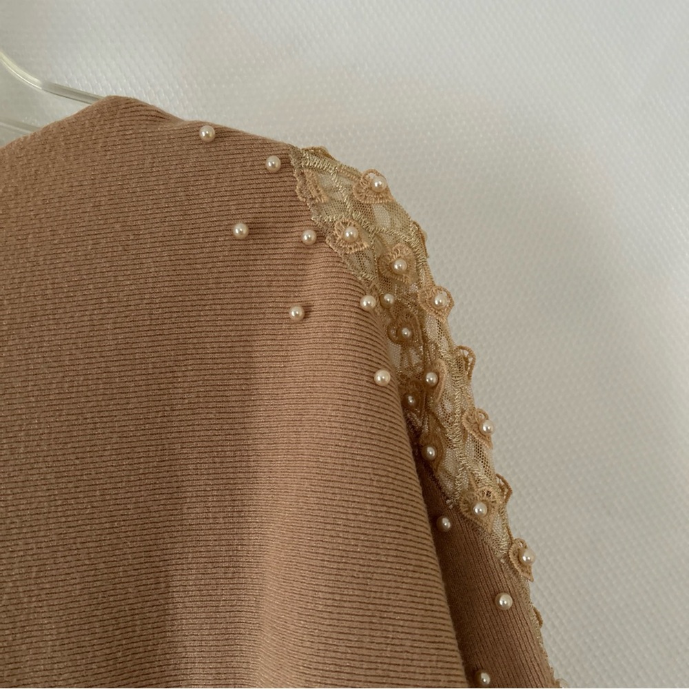Liv Milano Woman’s Large Bisquit Pearl Lace Sleeve Design Pullover Stretch Top - Picture 12 of 13